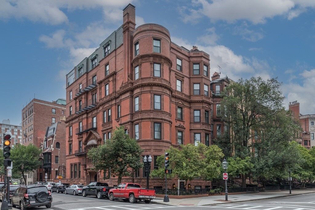 Property Photo:  239 Commonwealth Ave 32  MA 02116 