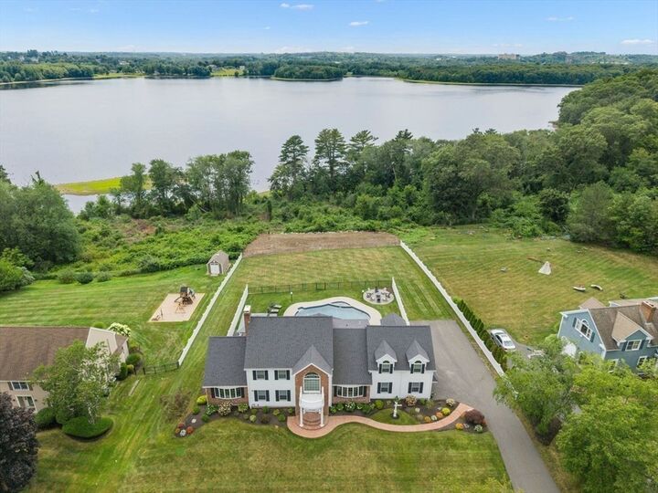 Property Photo:  14 Lakeview Ave  MA 01923 