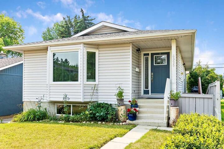Property Photo:  4325 70 Street NW  AB T3B 2K4 