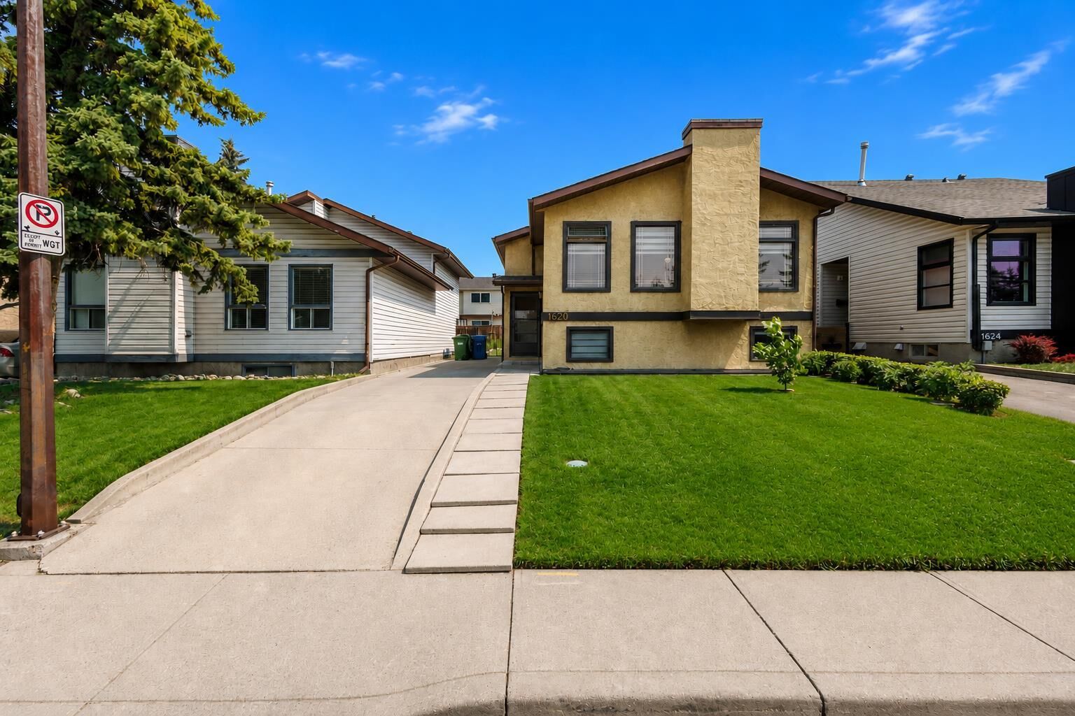 Property Photo:  1620 47 Street SW  AB T3C 2C8 