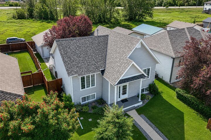 Property Photo:  6015 50 A Street  AB T4J 1V1 
