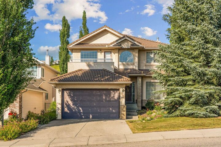 Property Photo:  30 Gleneagles View  AB T4C 1N9 