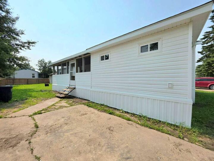 Property Photo:  709 6 Avenue NW  AB T0G 2A1 