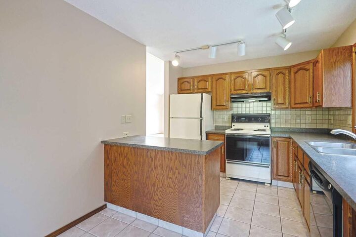 Property Photo: 52 Edgeland Road NW AB T3A 2Y4