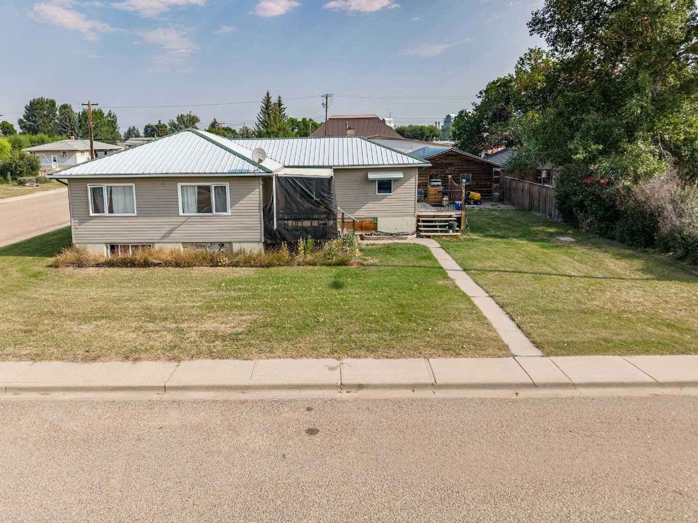 Property Photo: 209 3rd Avenue AB T0K 2L0