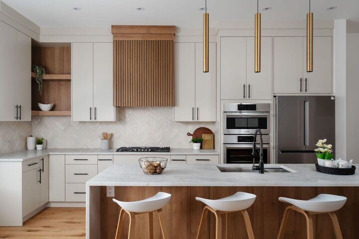 Property Photo: 2229 36 Street SW AB T3E 2Z3