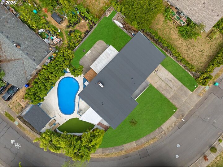 Property Photo:  1021 NE 195th Ave  OR 97230 