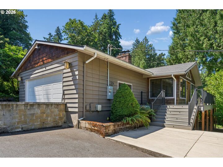 Property Photo: 1046 SW Palatine St OR 97219