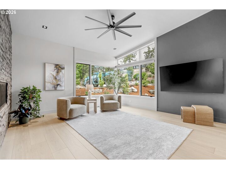 Property Photo:  1025 Crenshaw Rd  OR 97401 