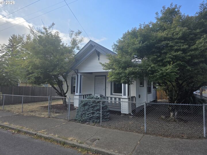 Property Photo: 10104 SE Holgate Blvd OR 97266