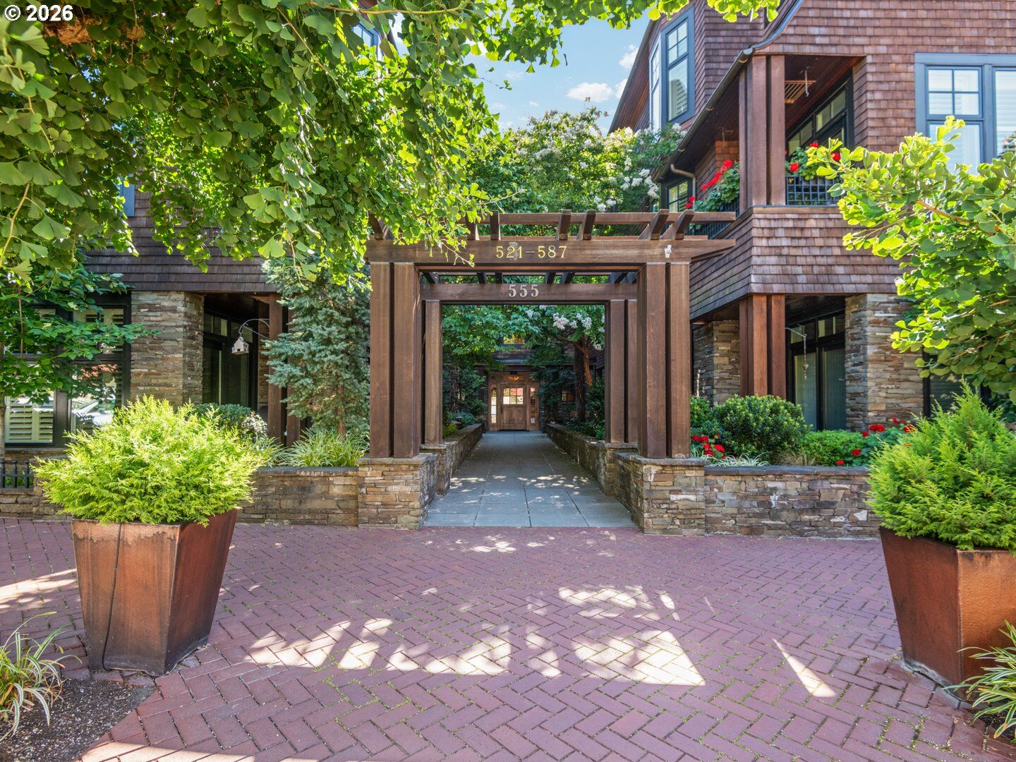 Property Photo:  571 2nd St  OR 97034 