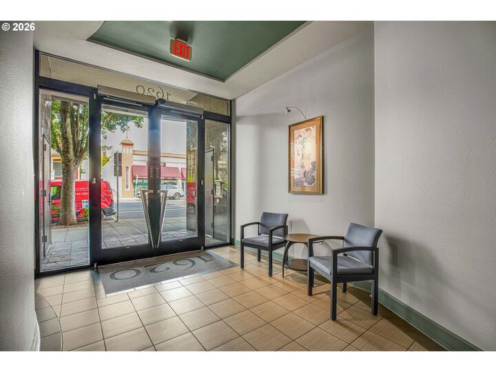 Property Photo:  1620 NE Broadway St 432  OR 97232 