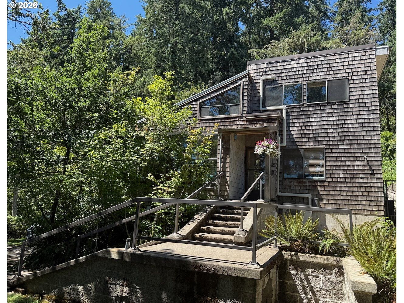 Property Photo:  2420 Floral Hill Dr  OR 97403 