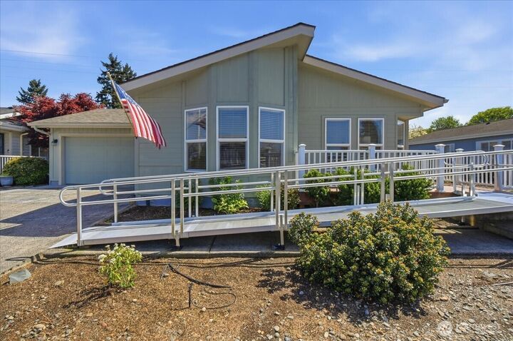 Property Photo:  16500 SE 1st St 27  WA 98684 