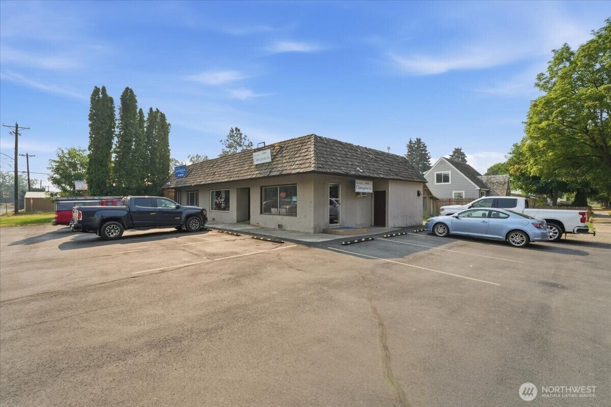 Property Photo:  21 W 4th Avenue  WA 98841 