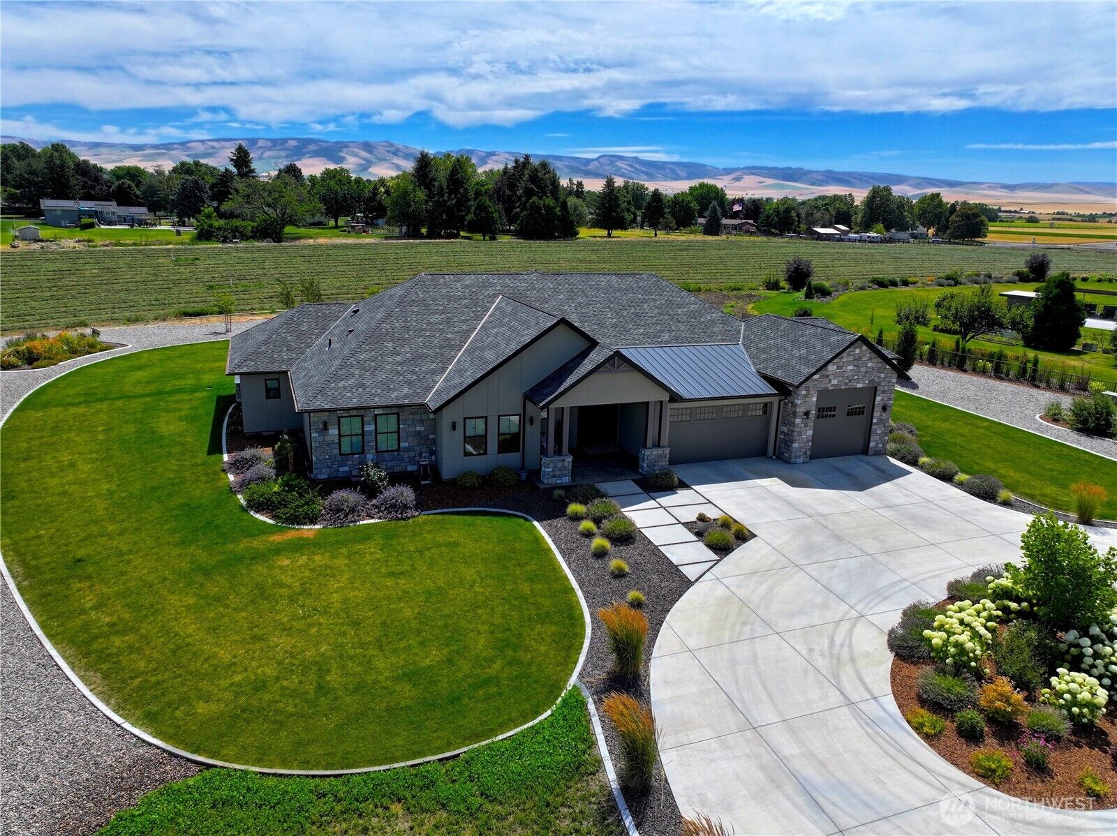 Property Photo:  3194  Sorrel Drive  WA 99362 