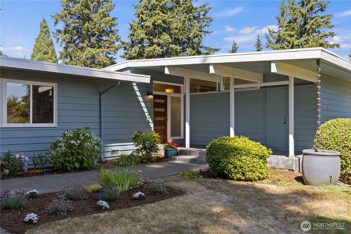 Property Photo:  6632 NE 191st Street  WA 98028 