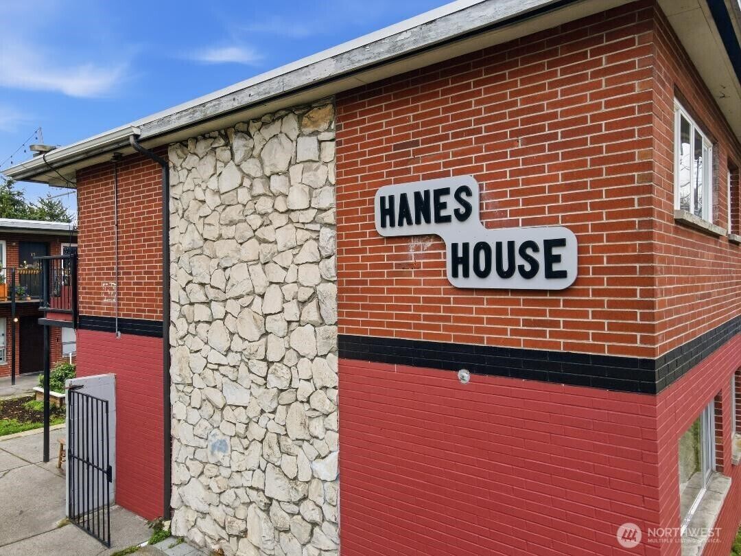 Property Photo: 748 S Cloverdale Street 8 WA 98108