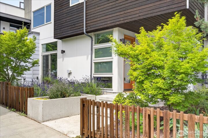 Property Photo: 4440 Renton Avenue S WA 98108
