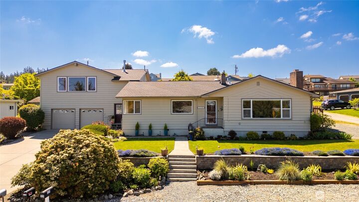 Property Photo:  1119  Longview Avenue  WA 98221 