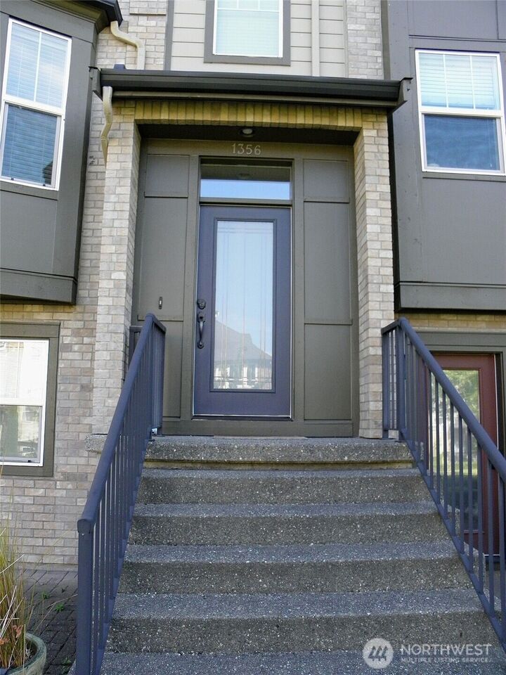 Property Photo:  1356  Greenwich Walk  NE  WA 98029 