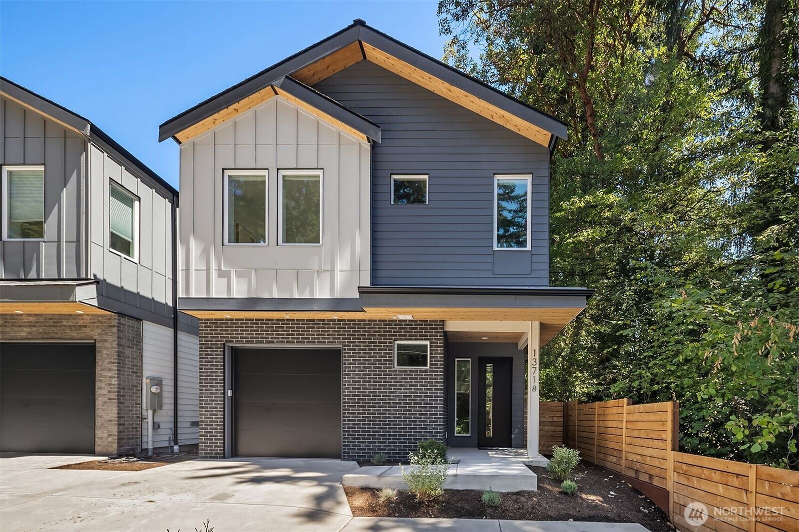 Property Photo: 13718 84th Avenue NE WA 98034