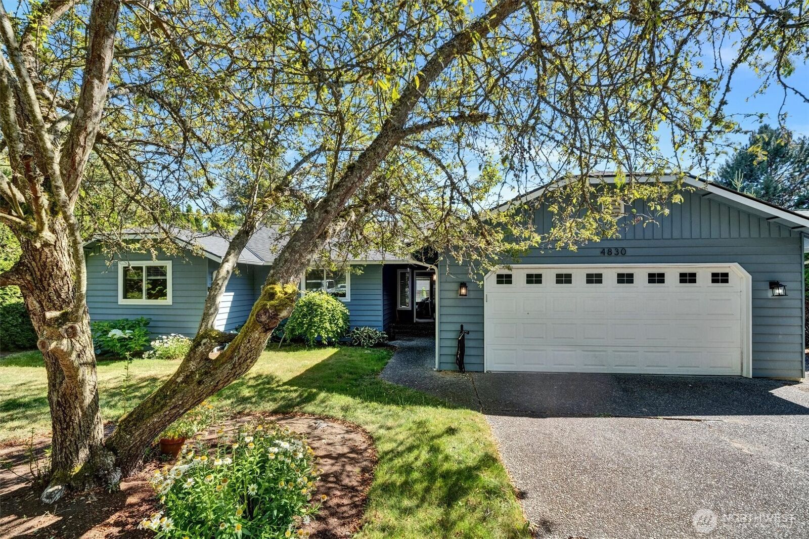Property Photo:  4830  154th Place SW  WA 98026 