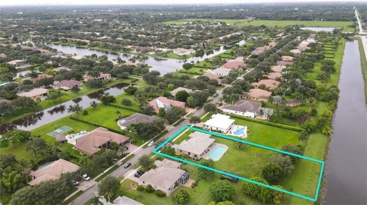 Property Photo:  4053 SW 141st Avenue  FL 33330 