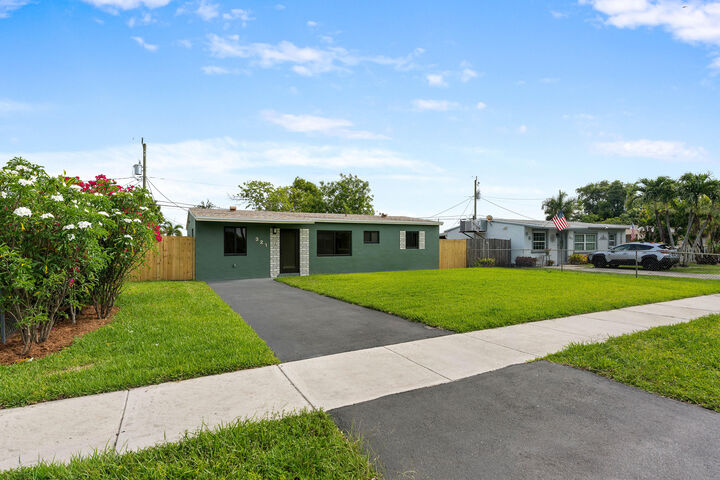 Property Photo: 321 NE 59th Street FL 33334