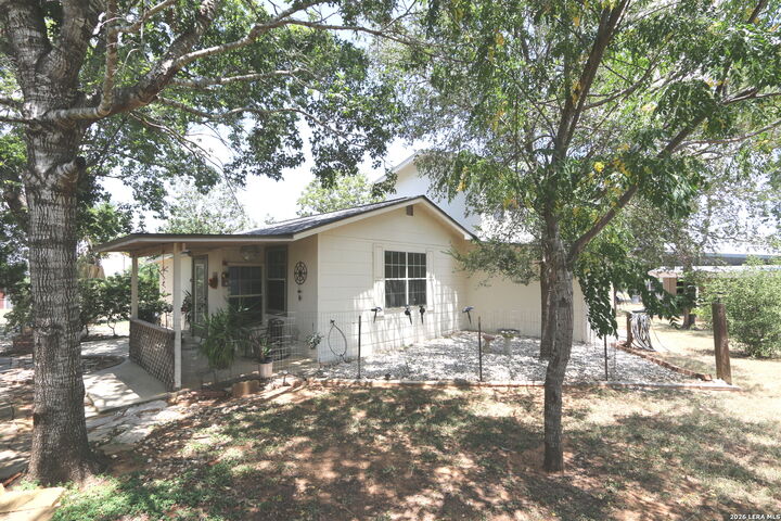 Property Photo:  1657 County Road 124  TX 78114 