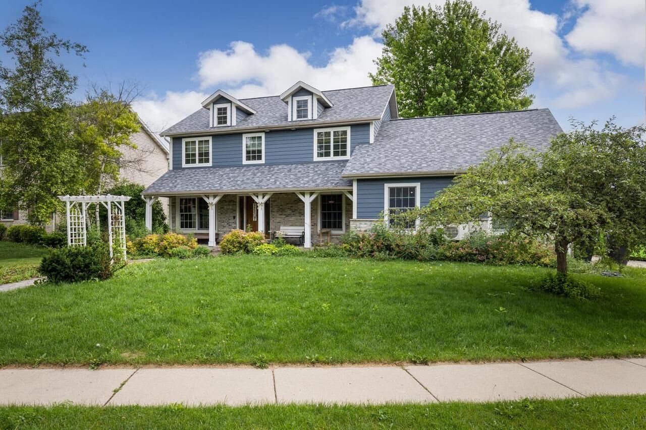Property Photo: 612 Fairway Circle WI 53549