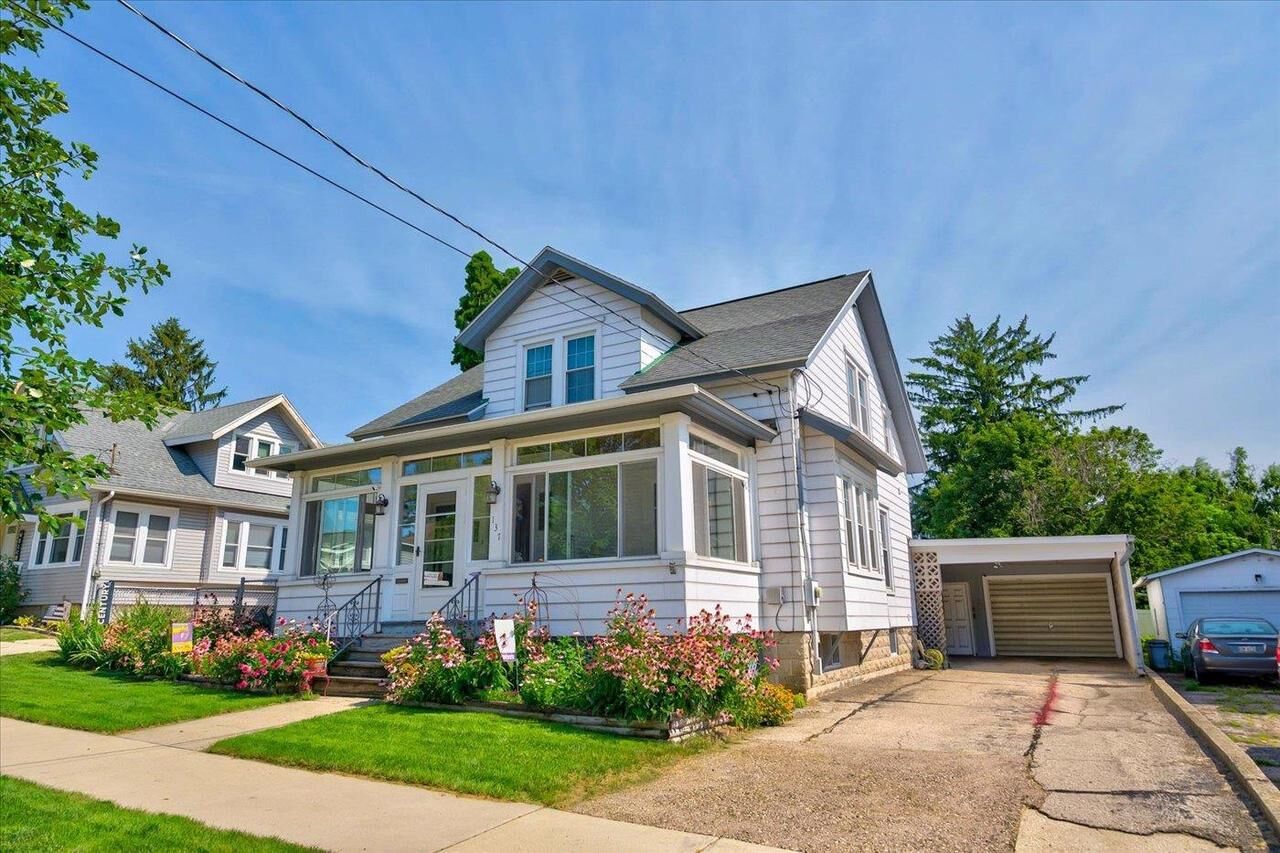 Property Photo:  137 E School Street  WI 53925 