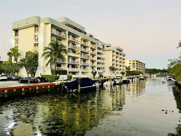 Property Photo: 1650 NE 115th St 408 FL 33181