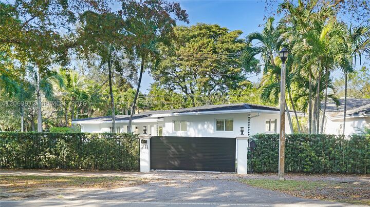 Property Photo: 711 Sunset Rd 711 FL 33143
