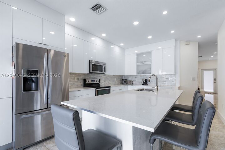 Property Photo: 5622 NW 112th Ct FL 33178