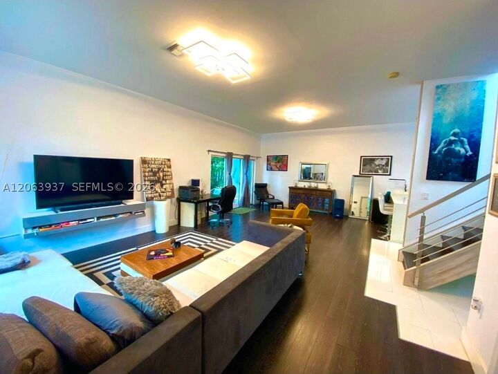 Property Photo: 2732 SW 26th St 2732 FL 33133