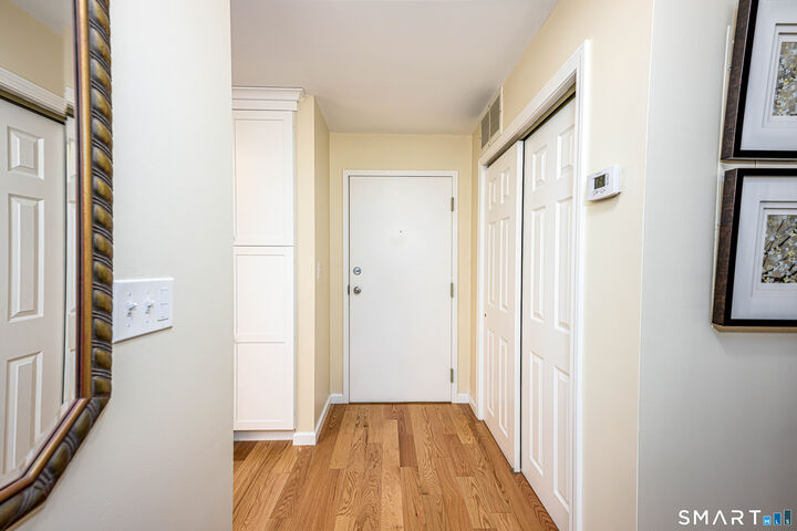 Property Photo:  49 Rose Street 208  CT 06405 