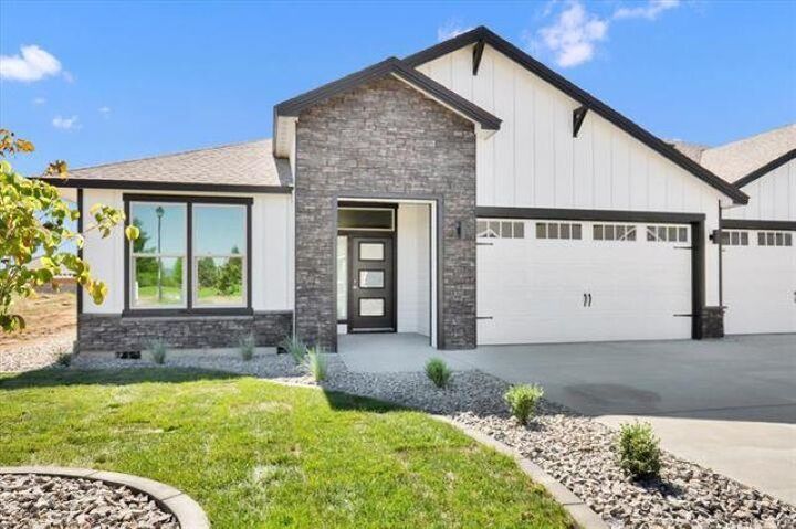 Property Photo:  1109-29 N Country Club Dr 29  WA 99006 