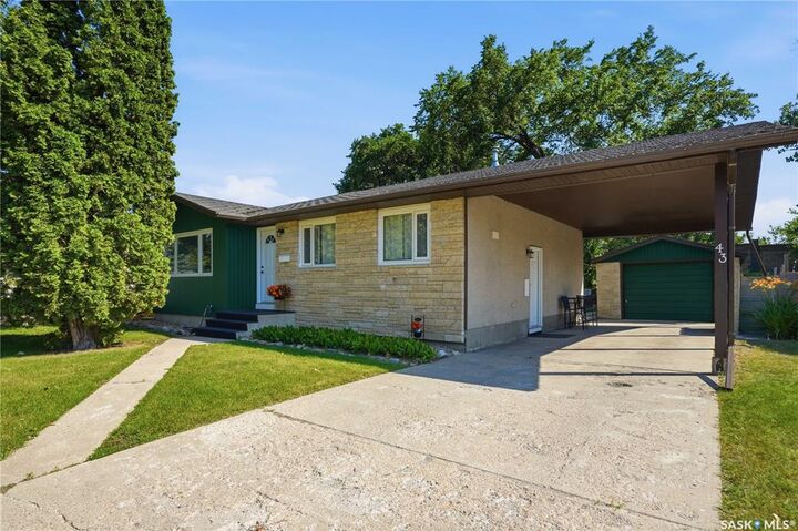 Photo de la propriété:  43 Columbia Drive  SK S7K 1E6 