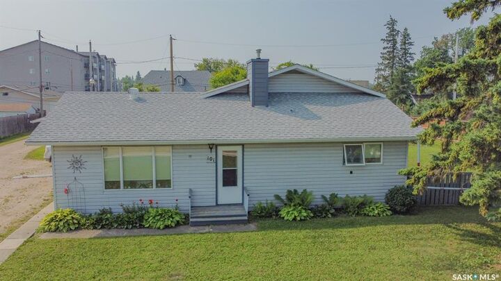 Property Photo:  101 Cairns Avenue W  SK S0E 1A0 