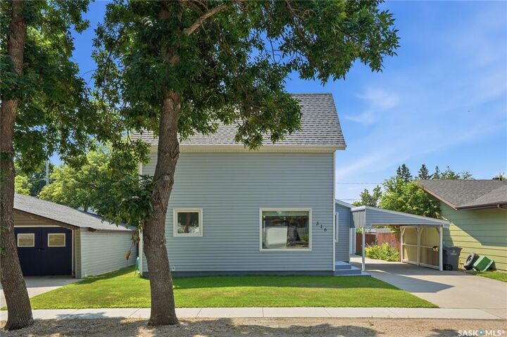 Property Photo:  316 1st Street E  SK S0K 2L0 