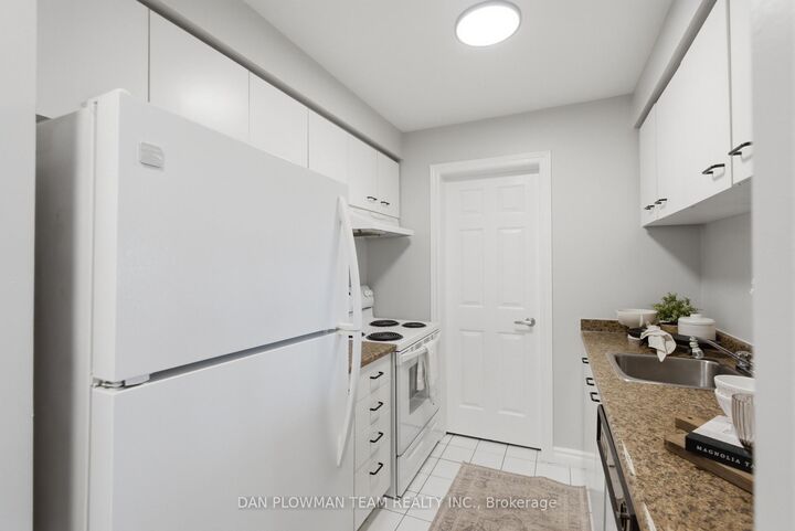 Property Photo:  191 Lake Driveway Drive W 410  ON L1S 7H9 
