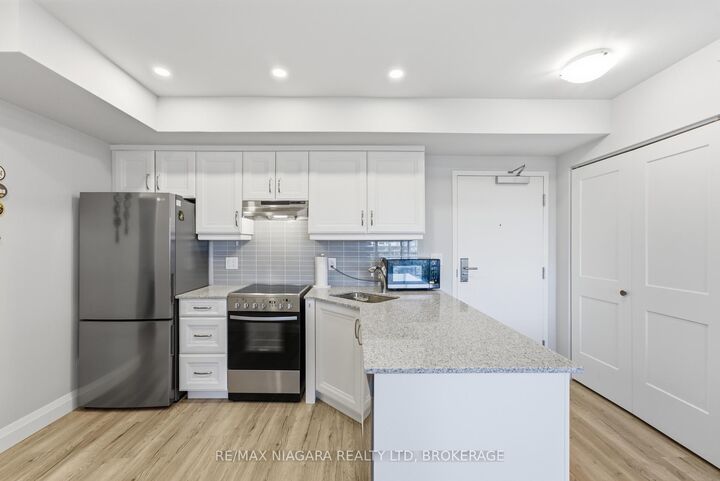 Property Photo:  5698 Main Street 712  ON L2G 5Z4 