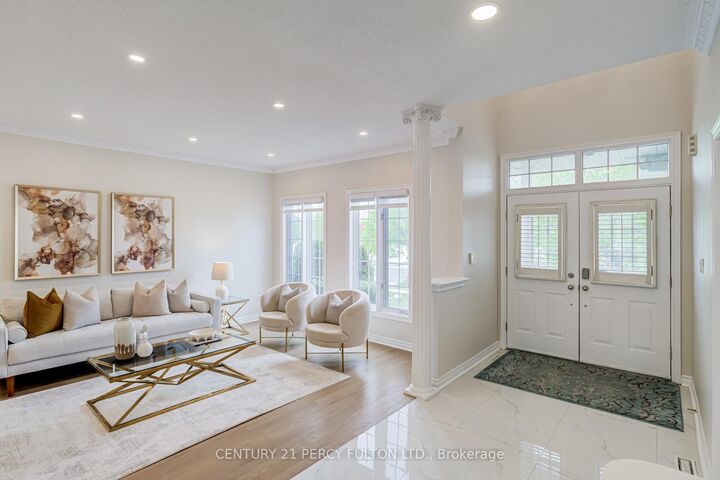 Property Photo: 118 Village Gate Drive ON L6C 1W5