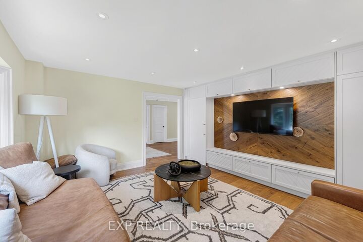 17 Chamberlain Court — photo 1