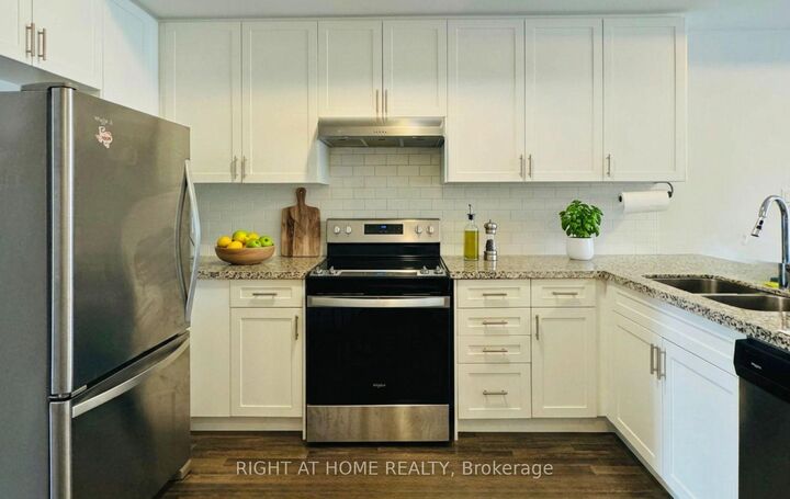 Property Photo: 1758 Lawrence Avenue W Unit#1 ON M6L 3C4
