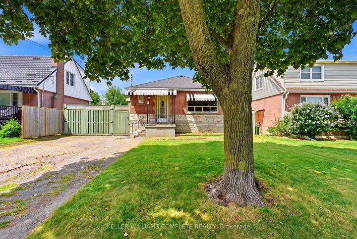 Property Photo: 6 Seven Oaks Drive ON L9A 4C8