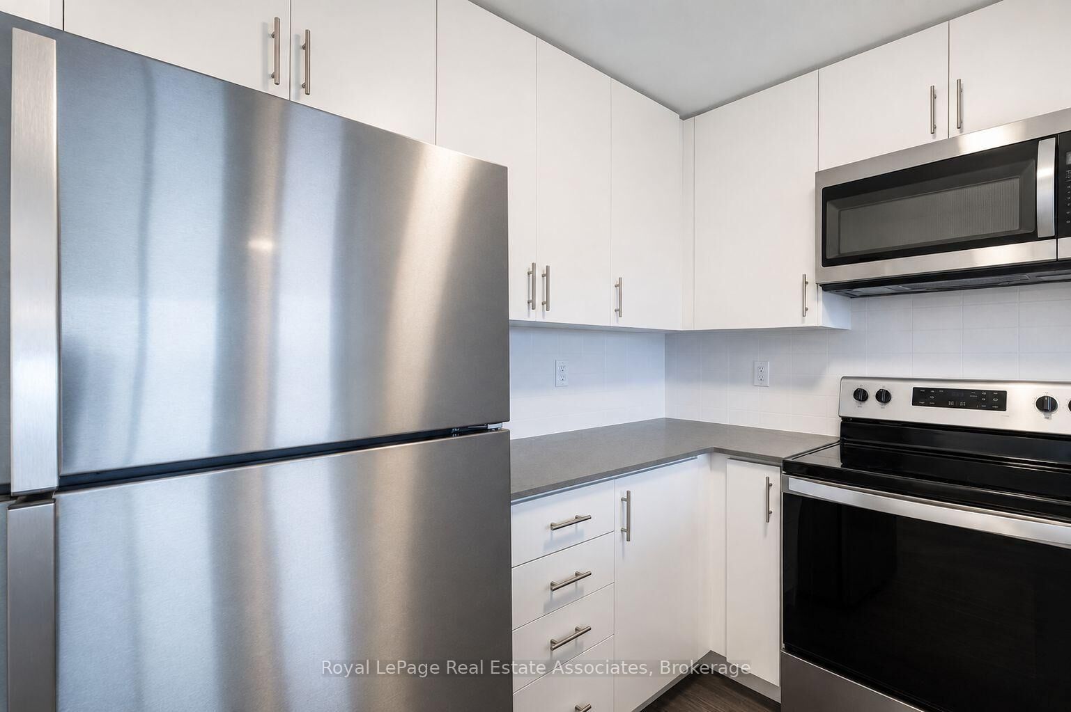 Property Photo:  3401 Ridgeway Drive 312  ON L5L 0B9 