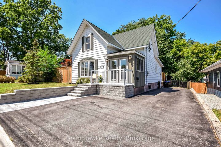 Property Photo: 346 Yonge Street ON L4R 2B4