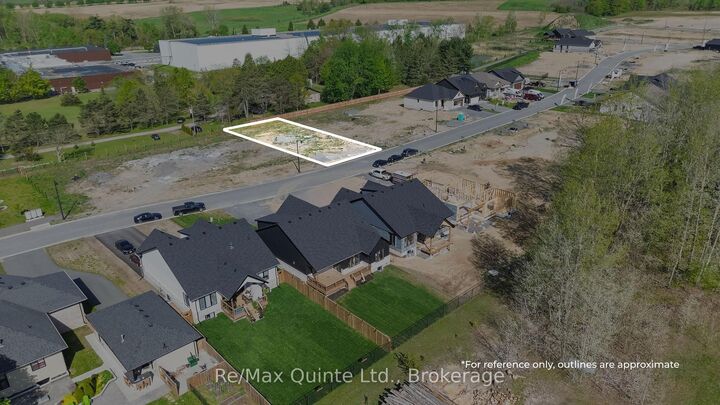 Property Photo:  17 Deerview Drive  ON K8V 0L8 